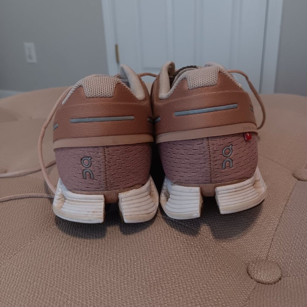 On Cloud 5 womans size 9 Rosebrown / Fog running shoes - Picture 6 of 8